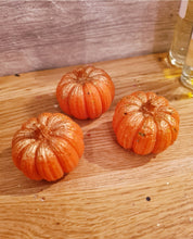 Load image into Gallery viewer, Mini Pumpkin Wax Melts
